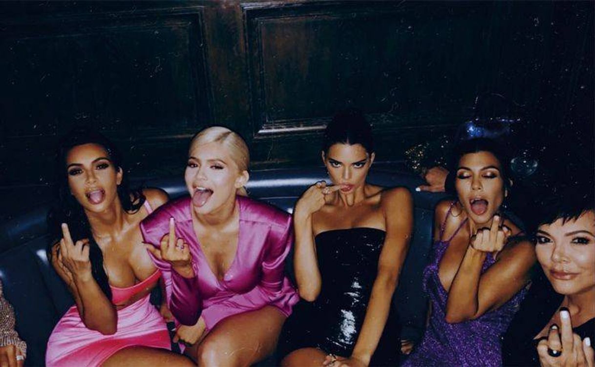 Moda kardashians header🥀