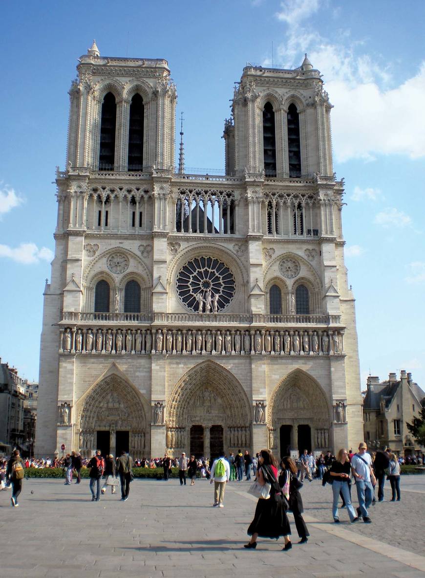 Moda Notre Dame Cathedral