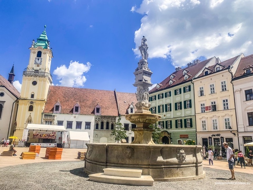 Place Maximilian's fountain