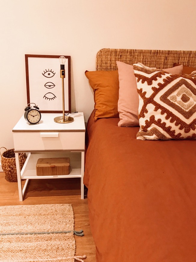 Mesa de cabeceira IKEA