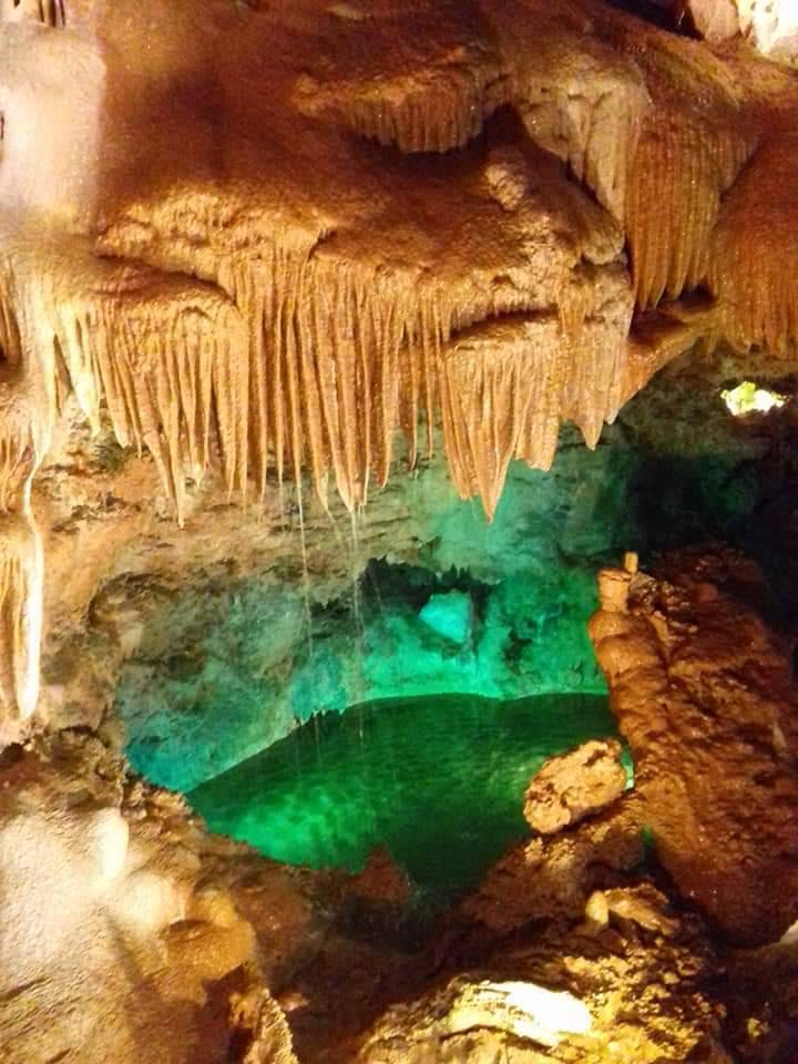 Place Grutas de Mira de Aire - Empreendimentos Turisticos e Espeleológicos S.A