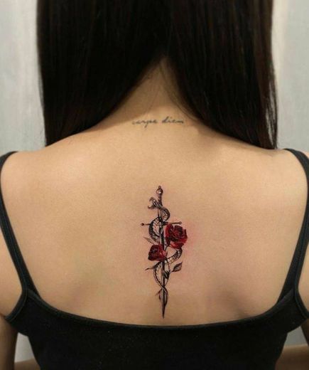 inspiração de tatuagem, cobras e rosas