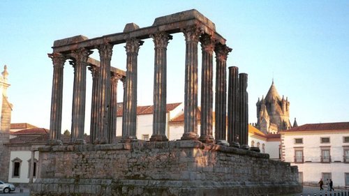 Place Templo romano de Évora