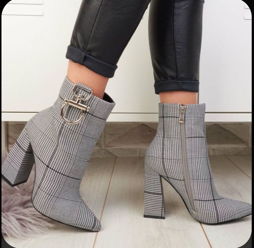 Um look com essa bota ia ficar um nojo  😁