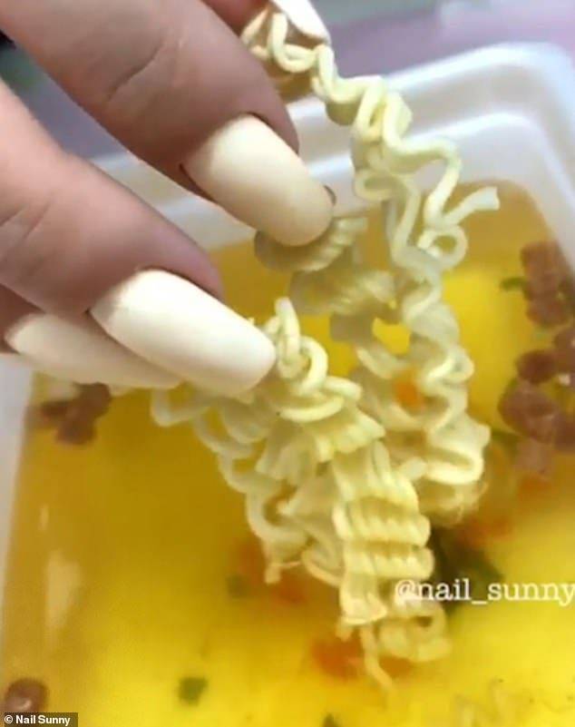 Moda Unhas de macarrão 😋😋🍝