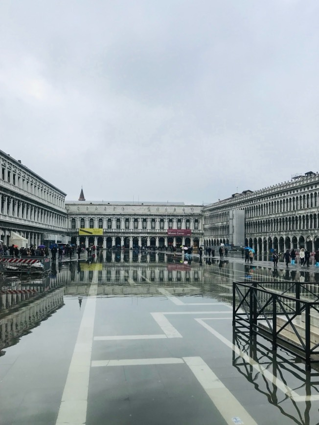 Lugar Piazza San Marco