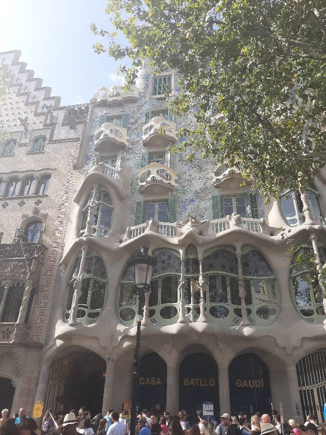 Fashion Casa Batlló | Antoni Gaudí Modernist Museum in Barcelona