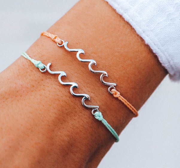 Social Puravida Delicate Wave Bracelet