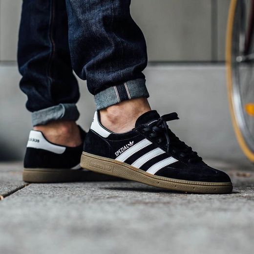 Adidas un clásico para salir con amigos 