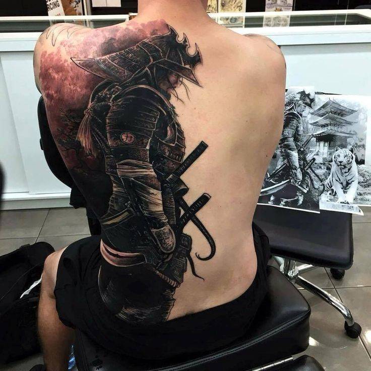 Fashion Tatuagem de Samurai nas costas