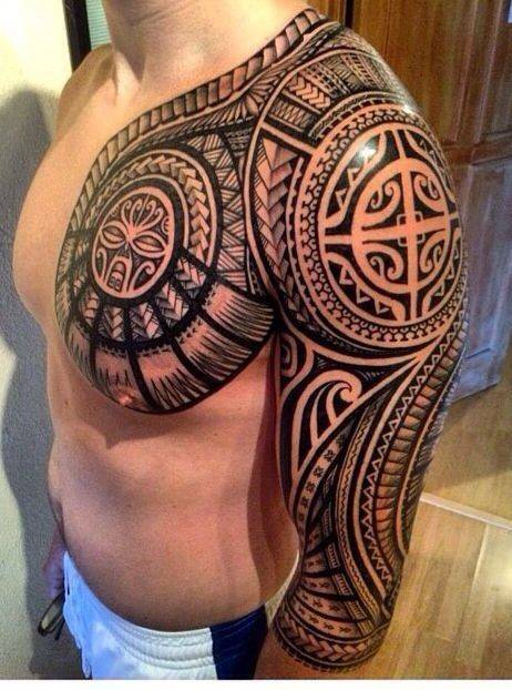 Fashion Tatuagem Maori peito e braço