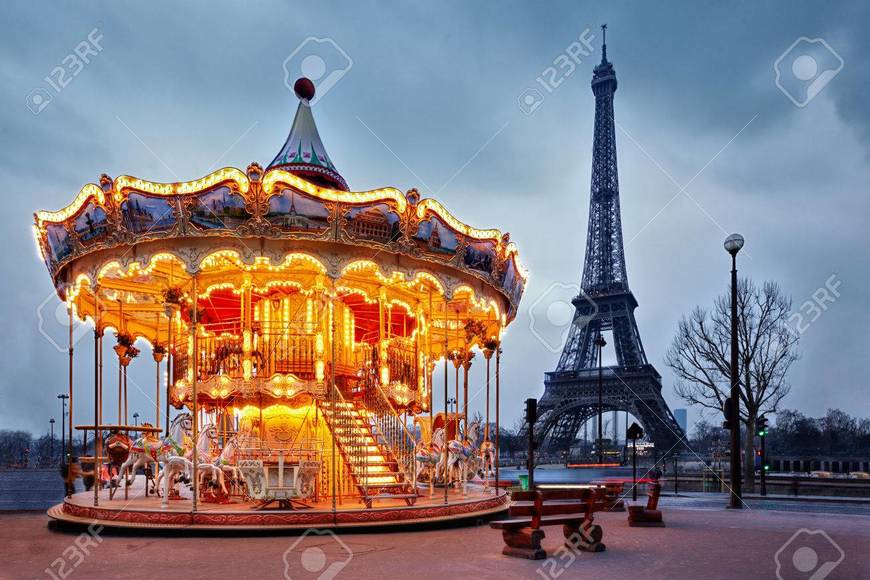 Place Carrusel de la Torre Eiffel