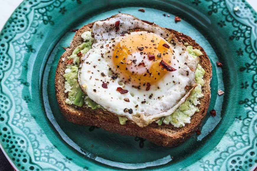 Moda Avocado Toast with Egg- Easy, Healthy and Inexpensive!