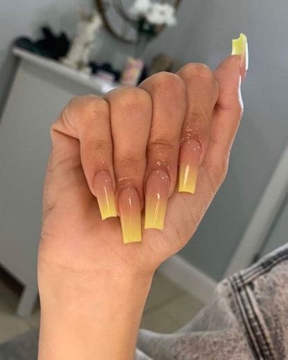 nails