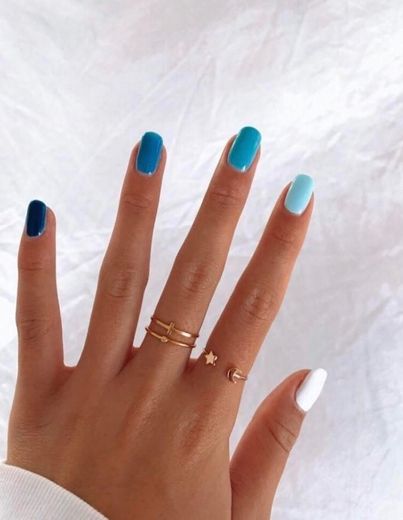 Unhas lindas com tons de azul🧚🏻‍♂️