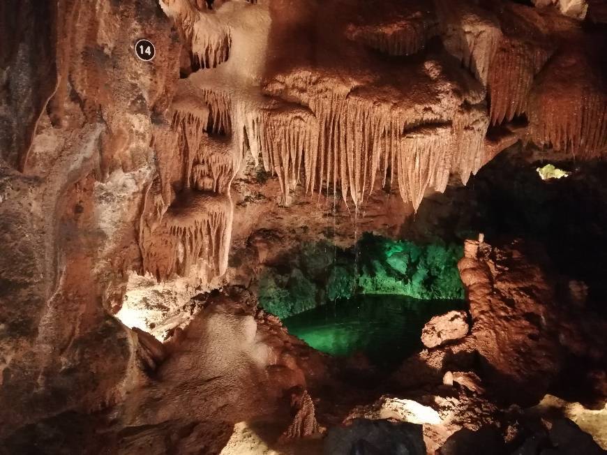 Lugar Grutas de Mira de Aire - Empreendimentos Turisticos e Espeleológicos S.A