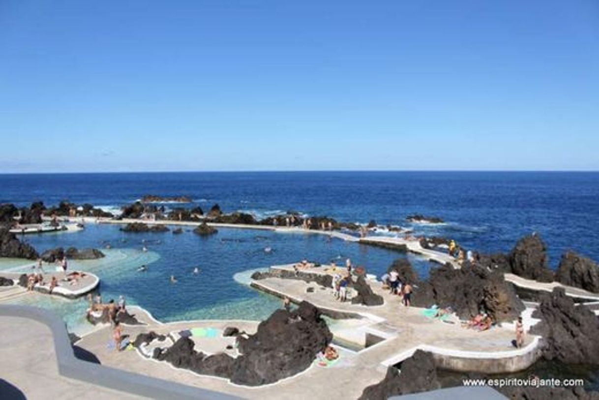 Lugar Piscinas Naturais de Porto Monìz