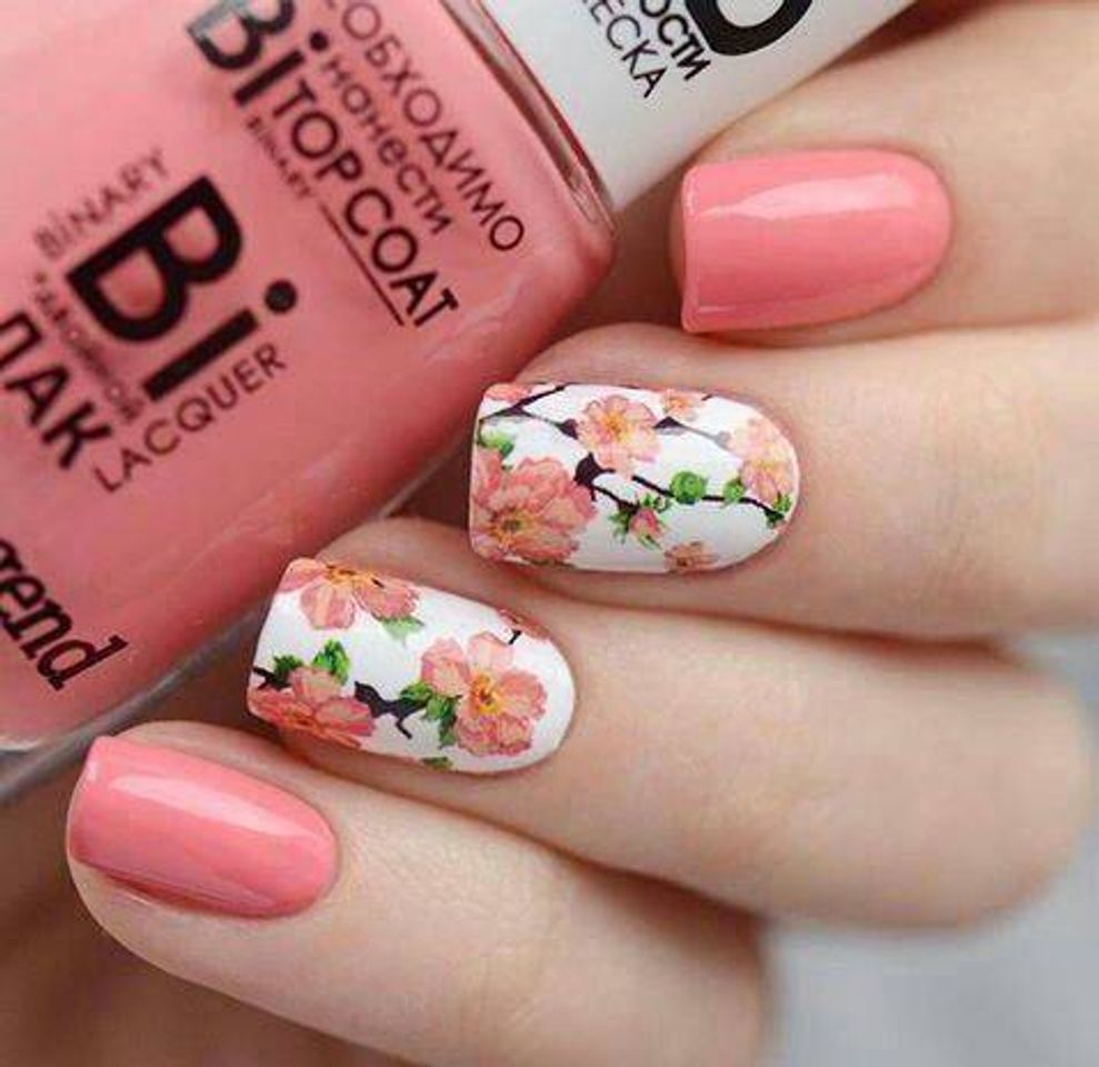 Moda Diseño de uñas estilo verano. 