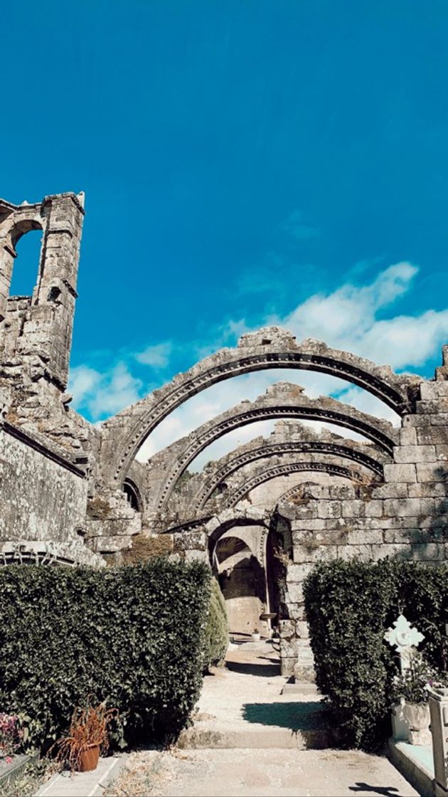 Lugar Ruinas de Santa Mariña