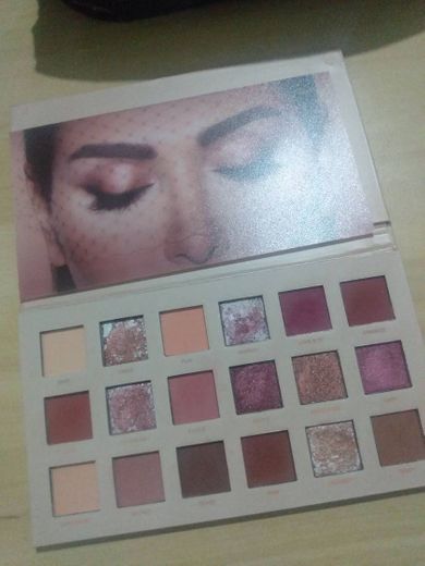 18 Colores Sombra de ojos mate y brillante con paleta de sombras