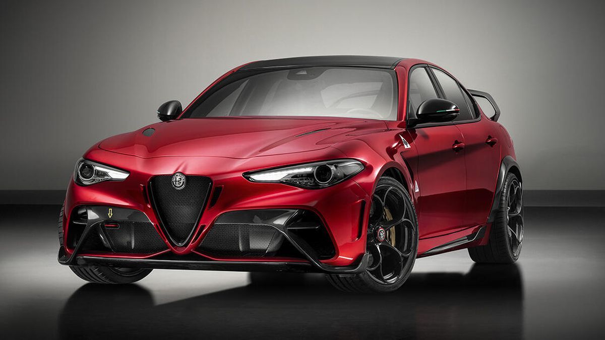 Moda 2019 Alfa Romeo Giulia - A Sports Sedan Built For Performance