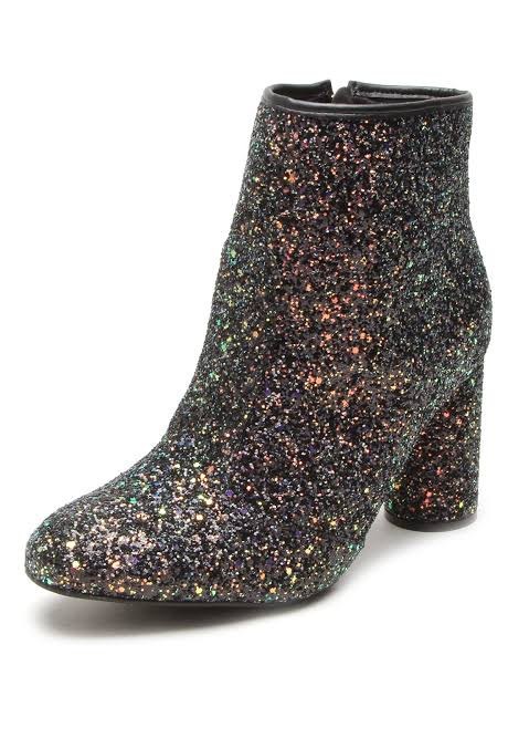 Fashion E essa bota com bastante glitter ✨ 🤩