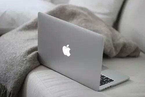 Social Apple MacBook Air