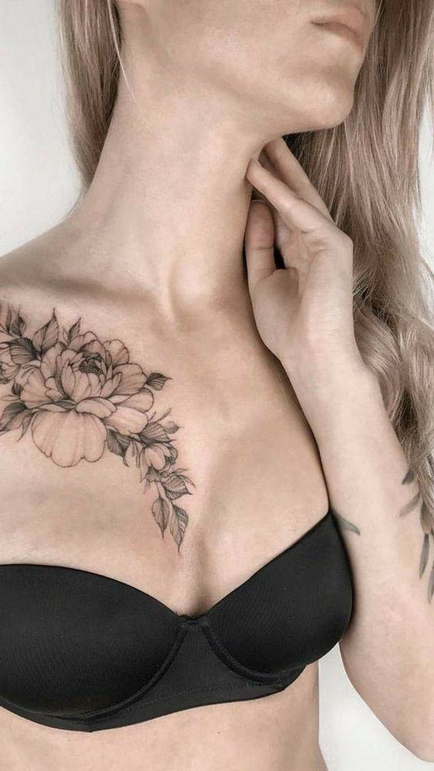 Moda Tatuagens florais, sempre caem bem. São delicadas e simples.