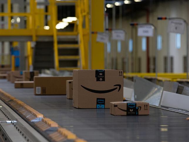 Fashion Amazon sigue haciendo envíos a casa 