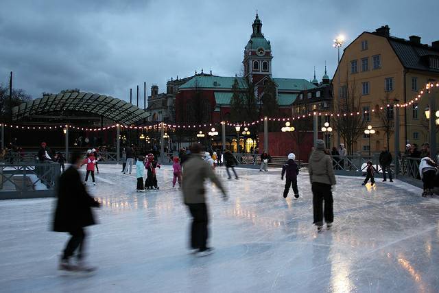 Fashion Ice skating in Vasaparken 