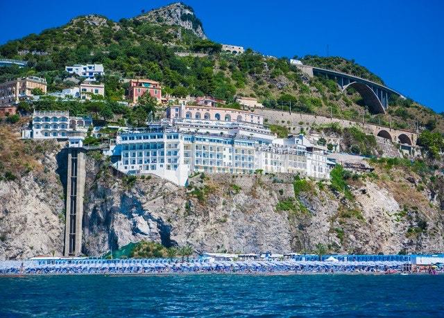 Place Lloyd's Baia Hotel