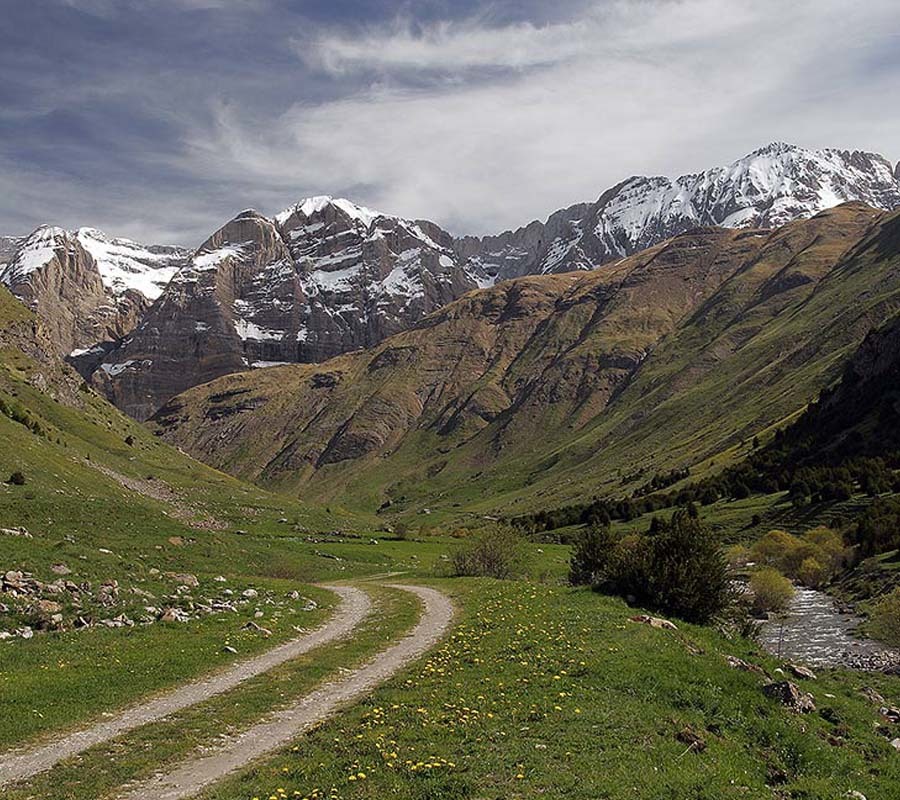 Place Pirineos