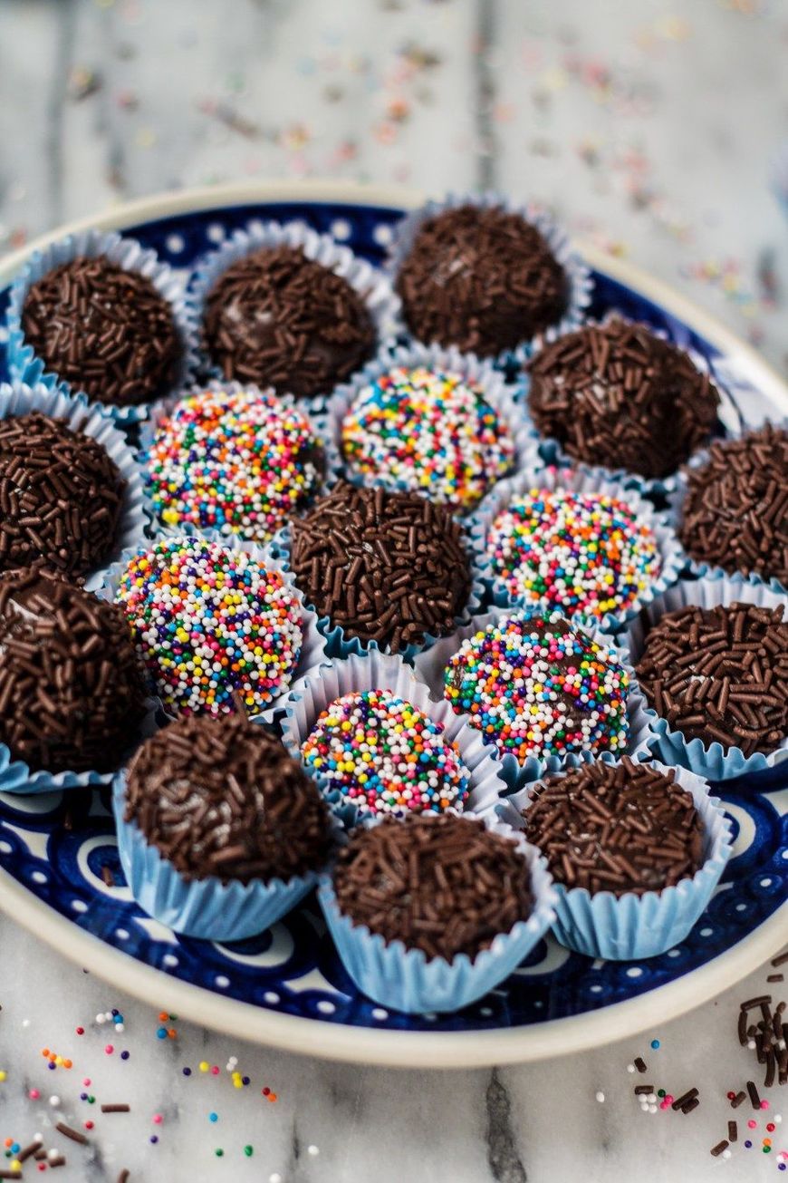 Libro BRIGADEIROS: BRAZILIAN BRIGADEIRO RECIPES FULL OF SWEETNESS AND INSPIRATION