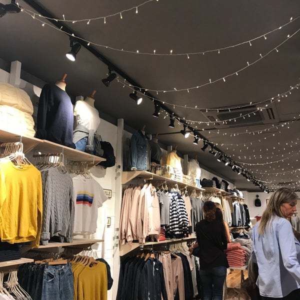 Place Brandy Melville