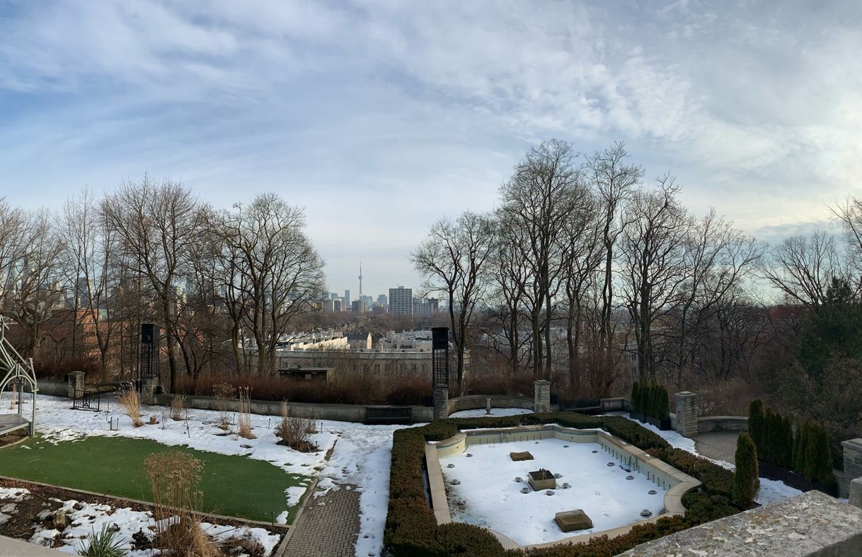 Place Casa Loma