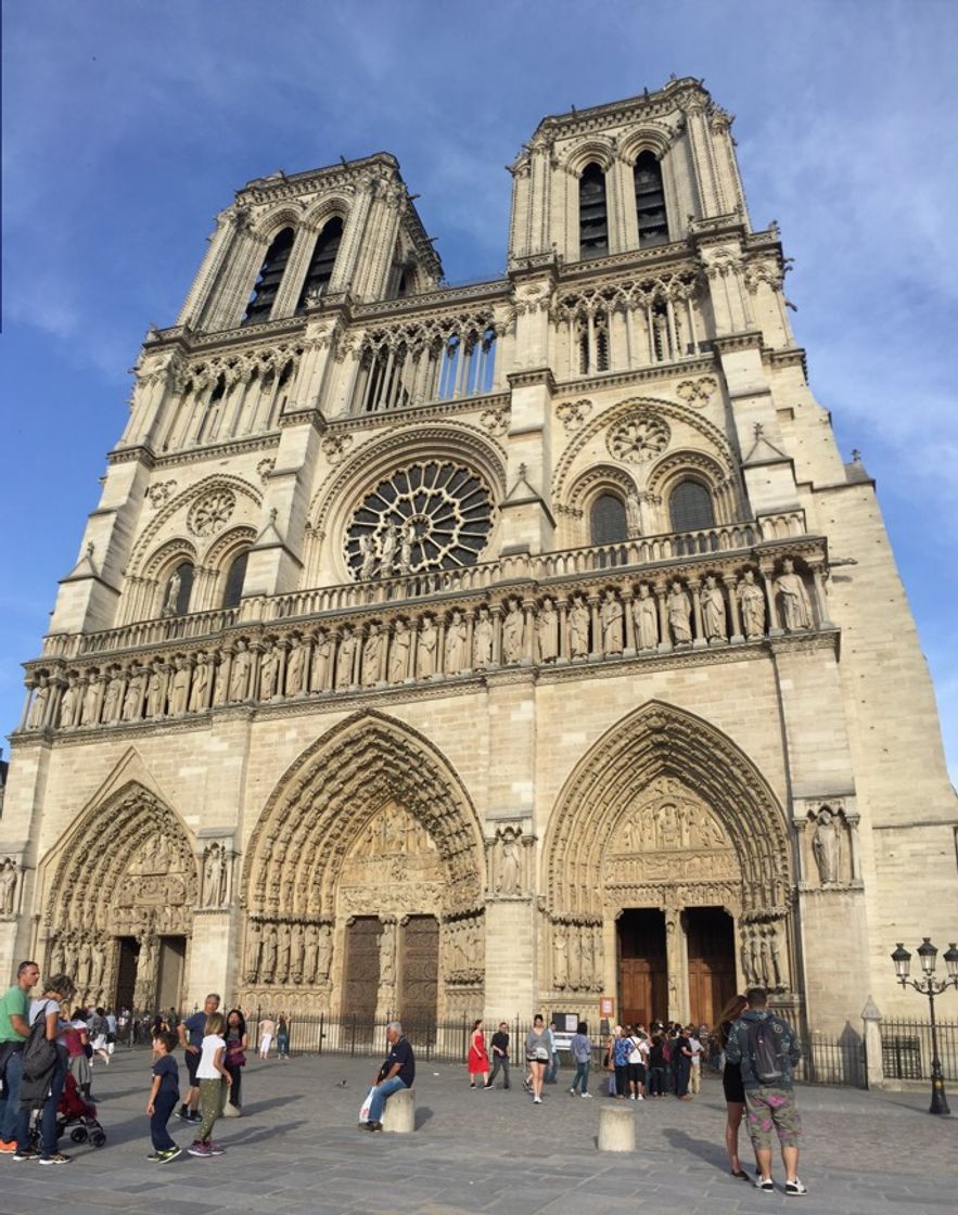 Place Notre Dame