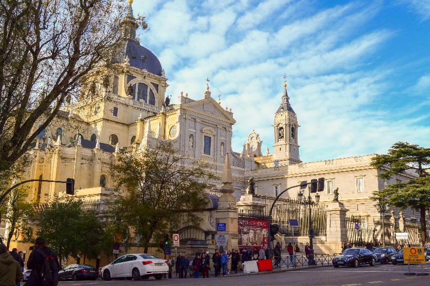 Lugar Almudena Cathedral