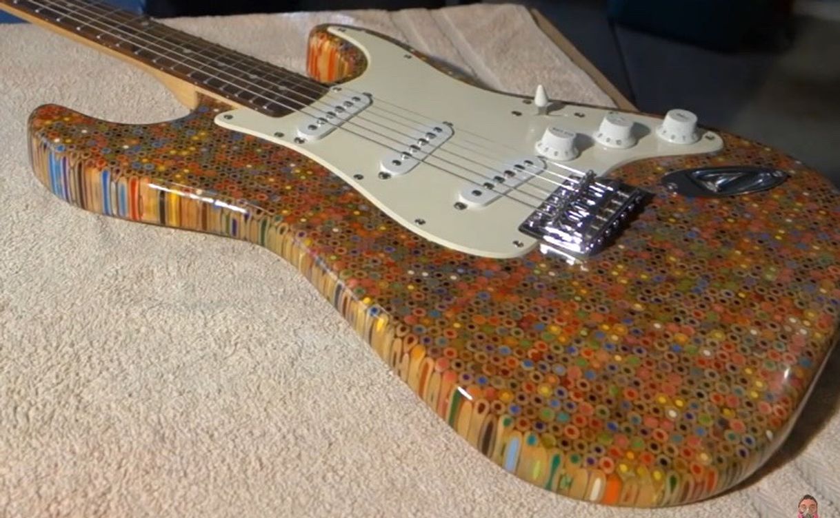 Moda colored pencils guitar