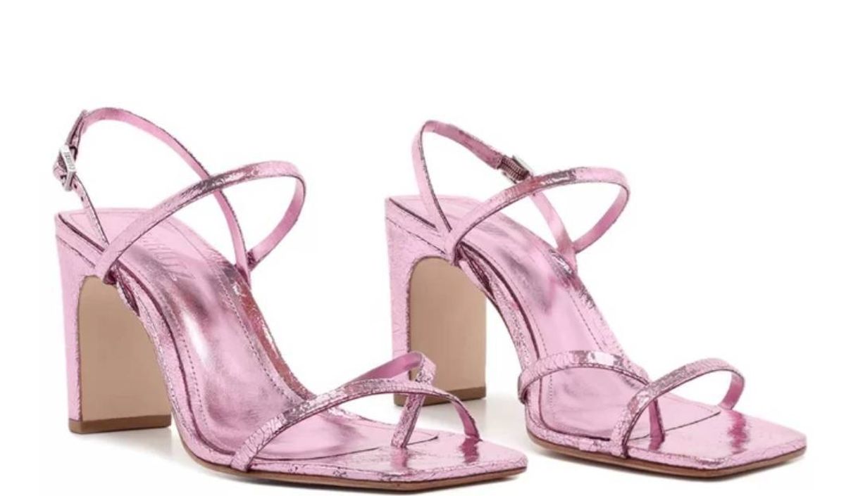 Fashion Sandália metallic fucsia👠💕