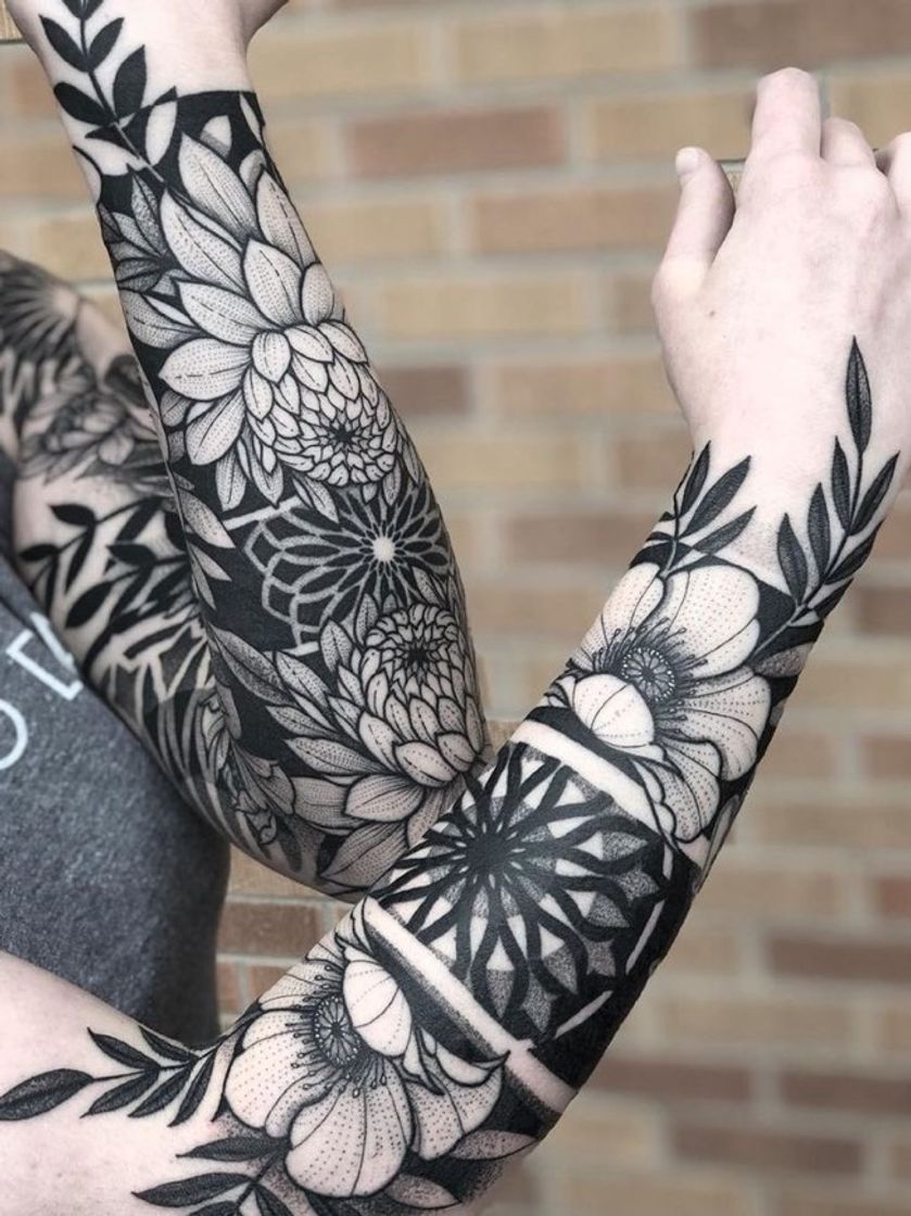 Fashion Inspirações de tatuagens estilo blackwork.