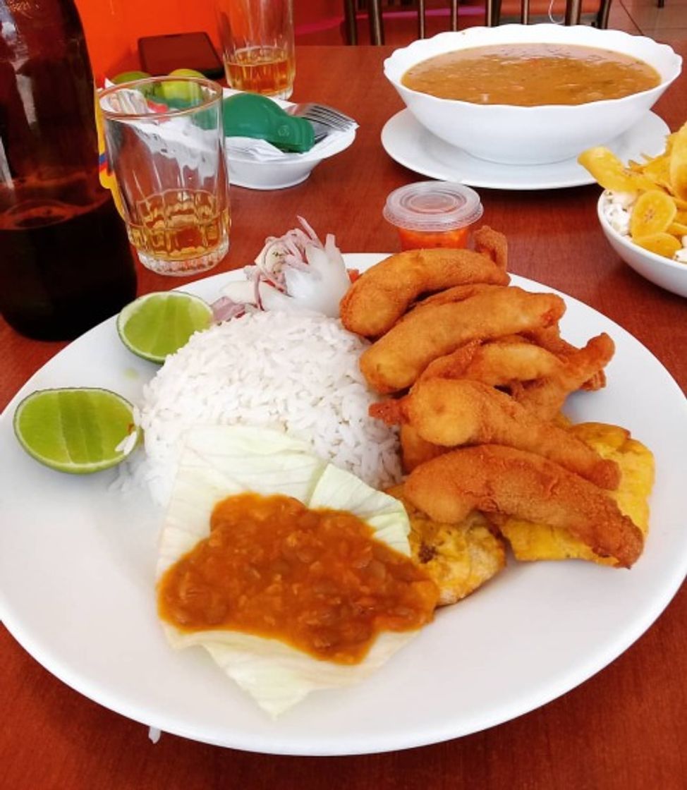 Restaurants El Señor Encebollado Y La Señora Bandera