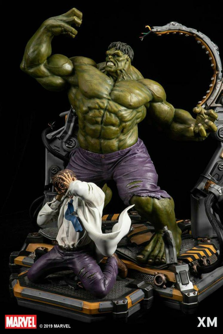 Fashion Hulk statue