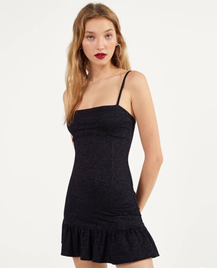 Vestido con hilo metalizado y volantes