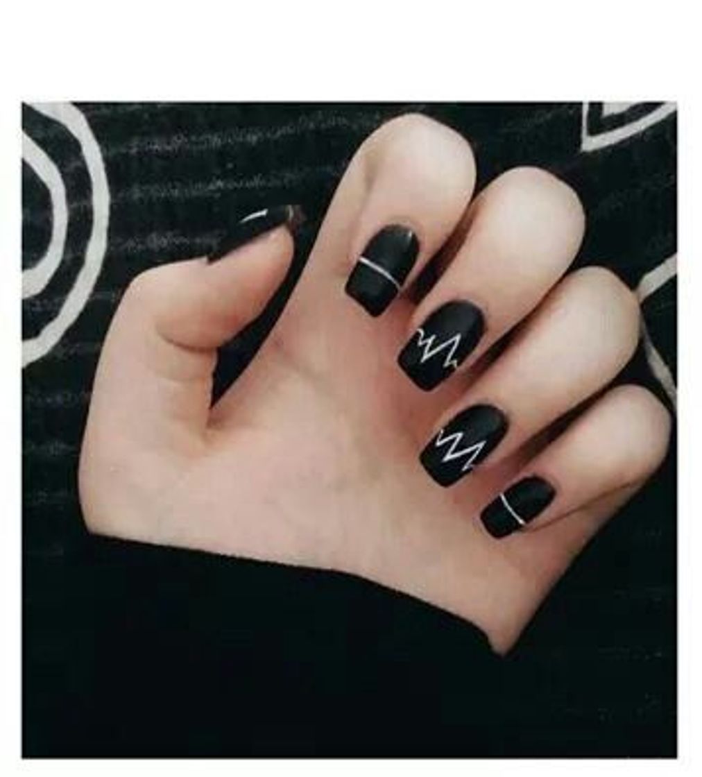 Moda Unhas decoradas batimentos cardíacos 