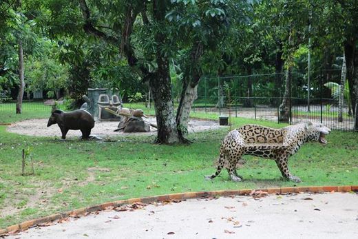 Hotel Tropical Zoo