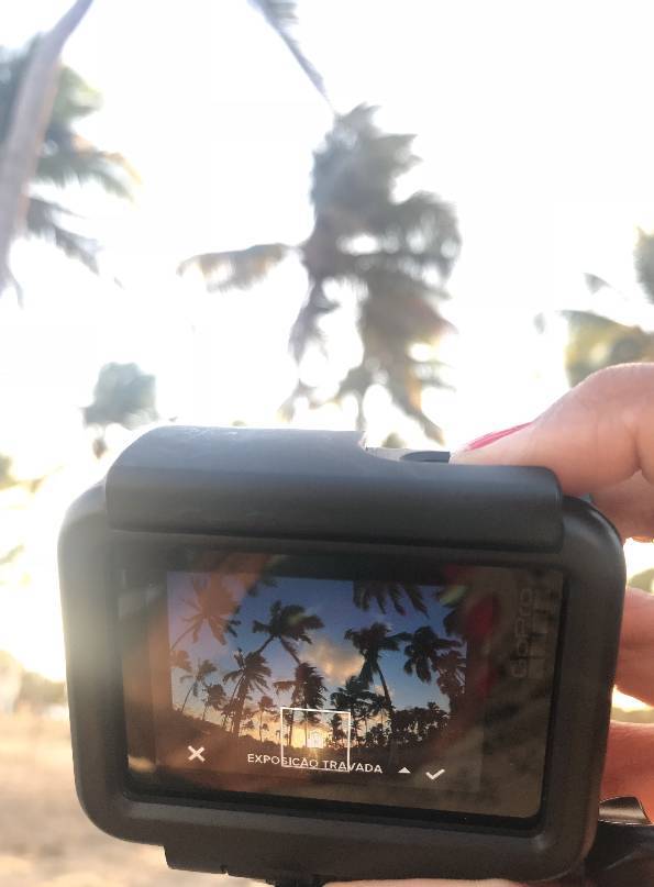 Pé na areia para sentir o mundo! 🌼