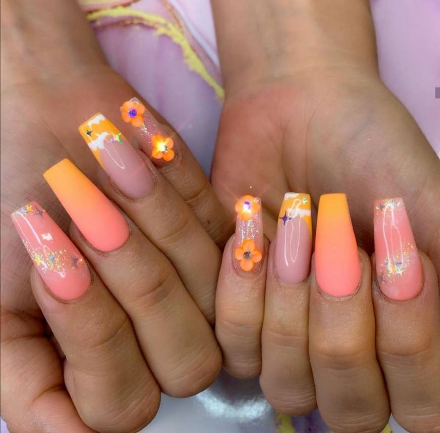 Peachy flower nail inspo