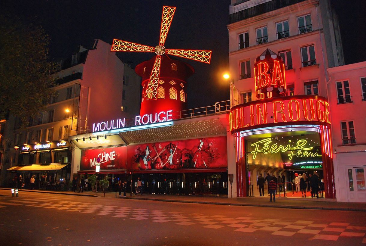 Place Moulin Rouge