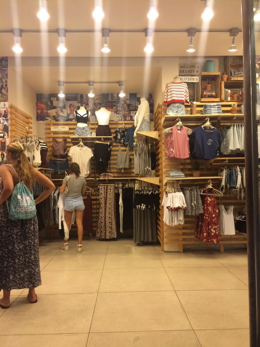 Lugar Brandy Melville - Passeig De Gràcia