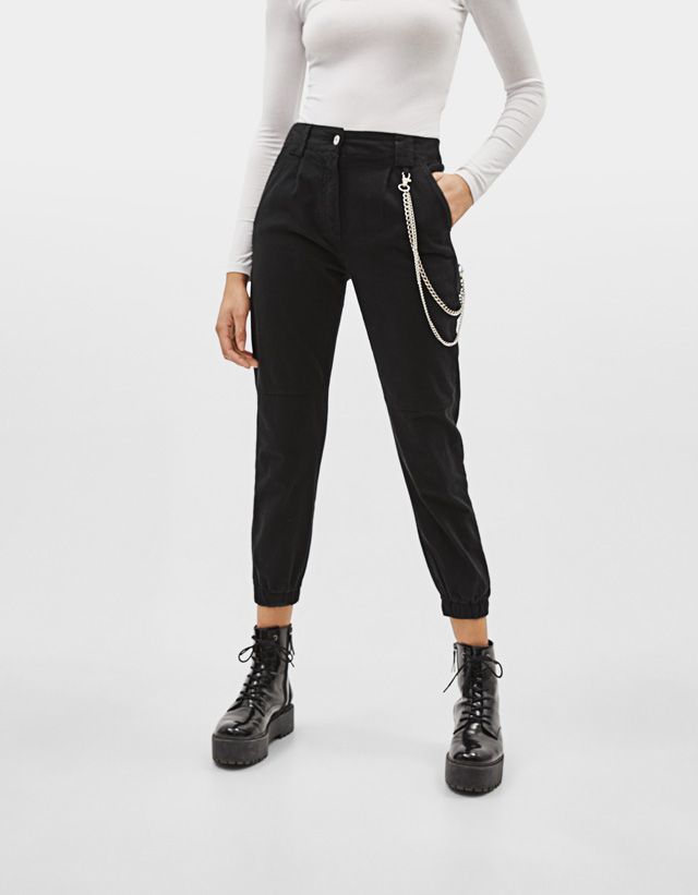 Products Bershka Pantalon cargo con cadena mujer